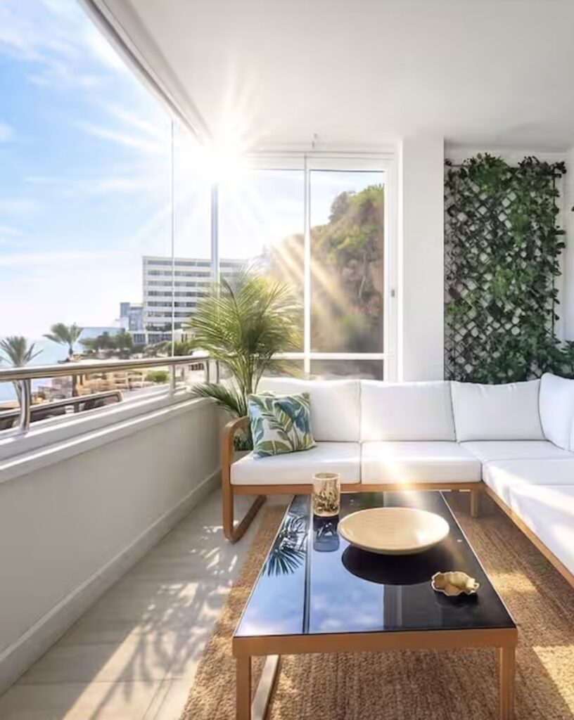 olivia rentals alquiler vacacional reserva directa Sunrise Sea en Torremolinos con vistas al mar y terraza luminosa